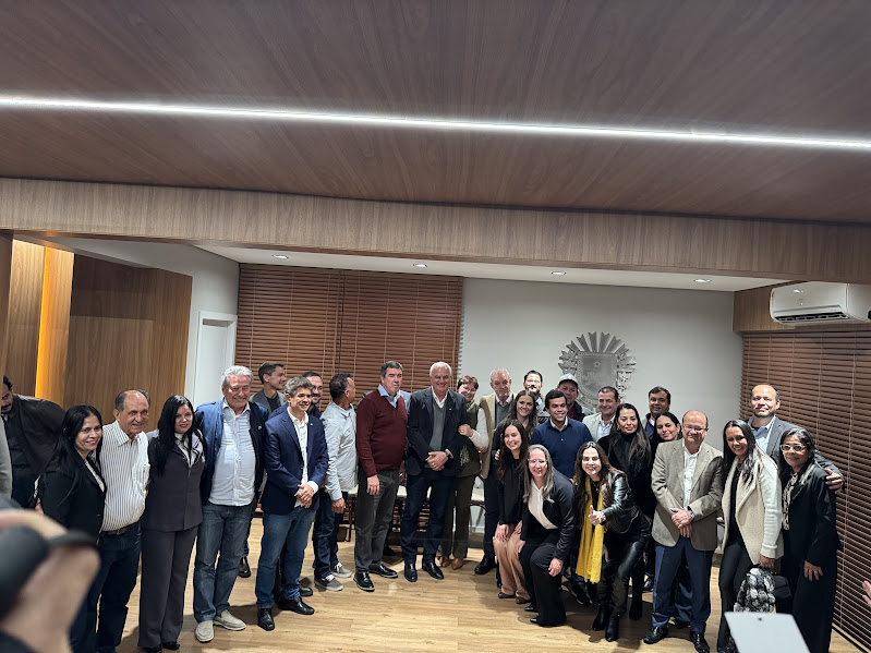 Prefeito Neco Pagliosa coordena comitiva de Caracol para audiência com o governador Riedel e garante novos investimentos Prefeito Neco Pagliosa coordena comitiva de Caracol para audiência com o governador Riedel e garante novos investimentos