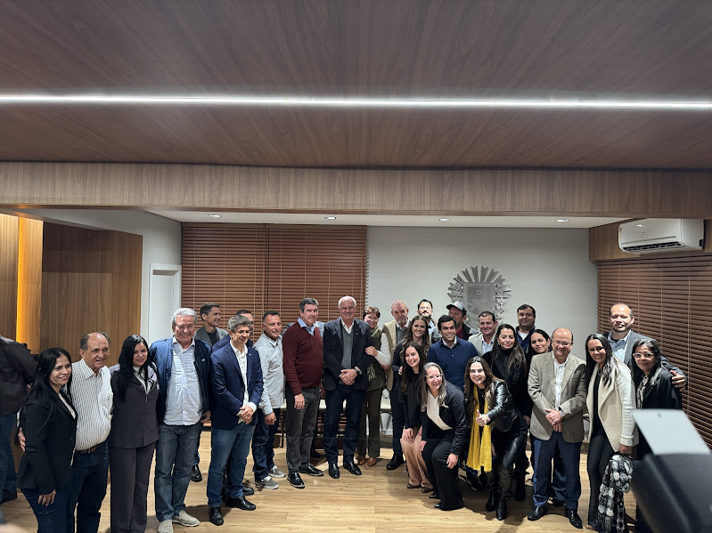 Prefeito Neco Pagliosa coordena comitiva de Caracol para audiência com o governador Riedel e garante novos investimentos Prefeito Neco Pagliosa coordena comitiva de Caracol para audiência com o governador Riedel e garante novos investimentos