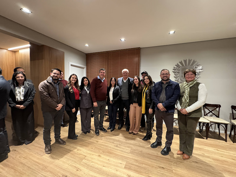 Prefeito Neco Pagliosa coordena comitiva de Caracol para audiência com o governador Riedel e garante novos investimentos Prefeito Neco Pagliosa coordena comitiva de Caracol para audiência com o governador Riedel e garante novos investimentos
