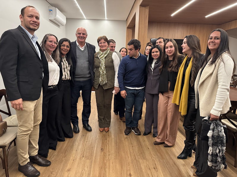 Prefeito Neco Pagliosa coordena comitiva de Caracol para audiência com o governador Riedel e garante novos investimentos Prefeito Neco Pagliosa coordena comitiva de Caracol para audiência com o governador Riedel e garante novos investimentos