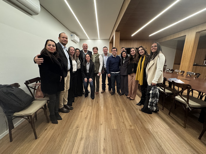 Prefeito Neco Pagliosa coordena comitiva de Caracol para audiência com o governador Riedel e garante novos investimentos Prefeito Neco Pagliosa coordena comitiva de Caracol para audiência com o governador Riedel e garante novos investimentos