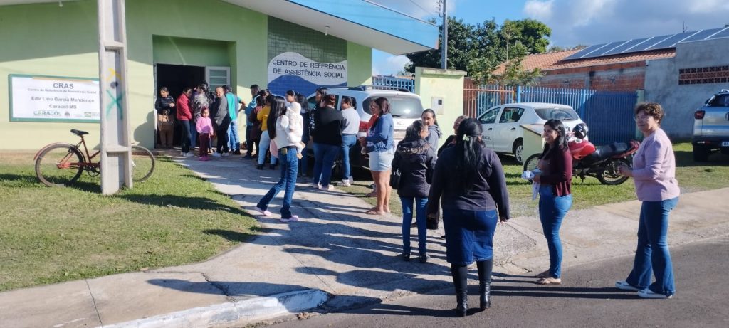 Junto com o frio, Assistência Social de Caracol entrega cobertores e carinho Junto com o frio, Assistência Social de Caracol entrega cobertores e carinho