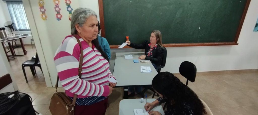 Junto com o frio, Assistência Social de Caracol entrega cobertores e carinho Junto com o frio, Assistência Social de Caracol entrega cobertores e carinho