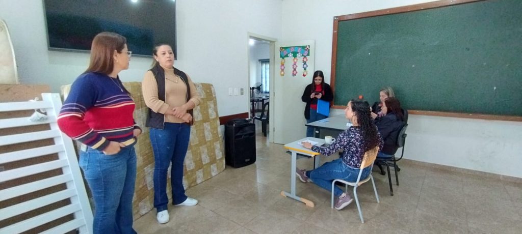 Junto com o frio, Assistência Social de Caracol entrega cobertores e carinho Junto com o frio, Assistência Social de Caracol entrega cobertores e carinho