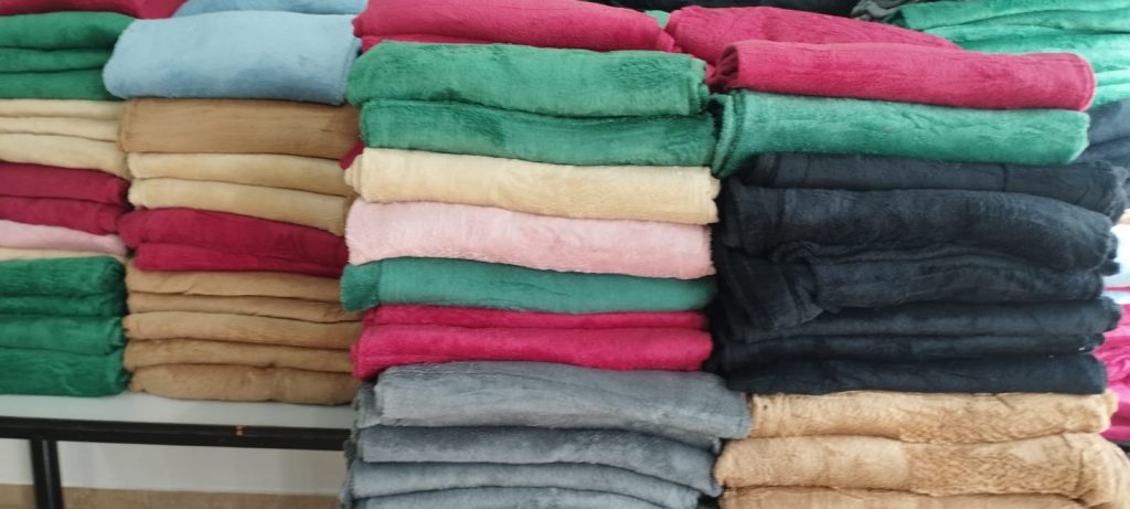 Junto com o frio, Assistência Social de Caracol entrega cobertores e carinho Junto com o frio, Assistência Social de Caracol entrega cobertores e carinho