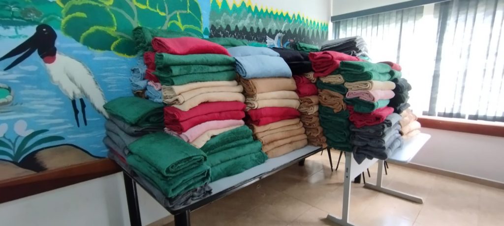 Junto com o frio, Assistência Social de Caracol entrega cobertores e carinho Junto com o frio, Assistência Social de Caracol entrega cobertores e carinho
