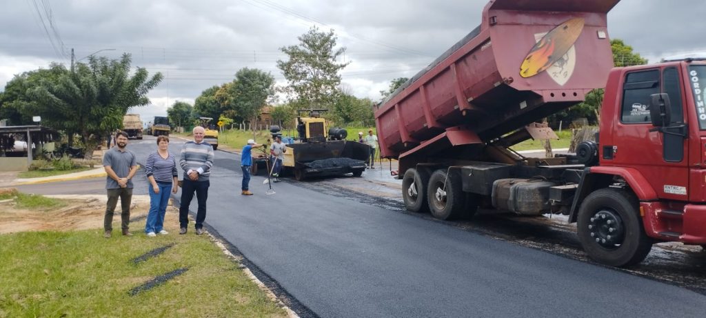 Prefeitura e Governo do Estado iniciam recapeamento em ruas de Caracol