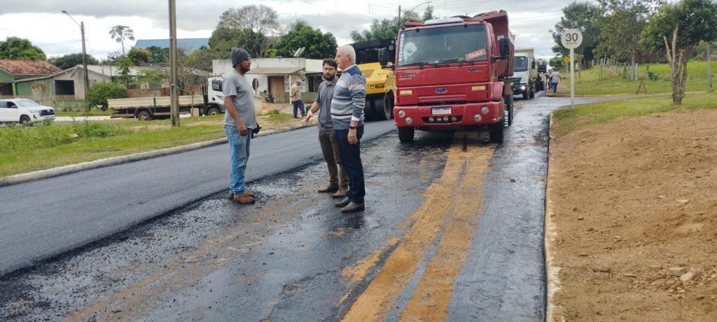 Prefeitura e Governo do Estado iniciam recapeamento em ruas de Caracol