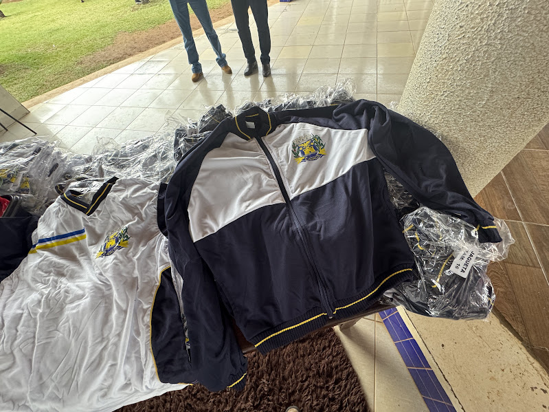 Caracol entrega uniformes para 100% da Rede Municipal de Ensino Caracol entrega uniformes para 100% da Rede Municipal de Ensino