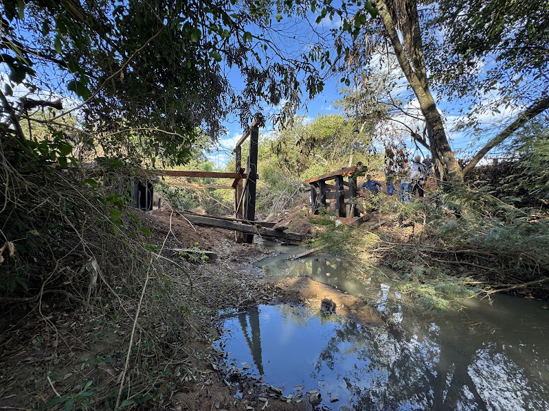 Prefeitura de Caracol reconstrói ponte sobre o Rio Campo Limpo no Alto Caracol Prefeitura de Caracol reconstrói ponte sobre o Rio Campo Limpo no Alto Caracol