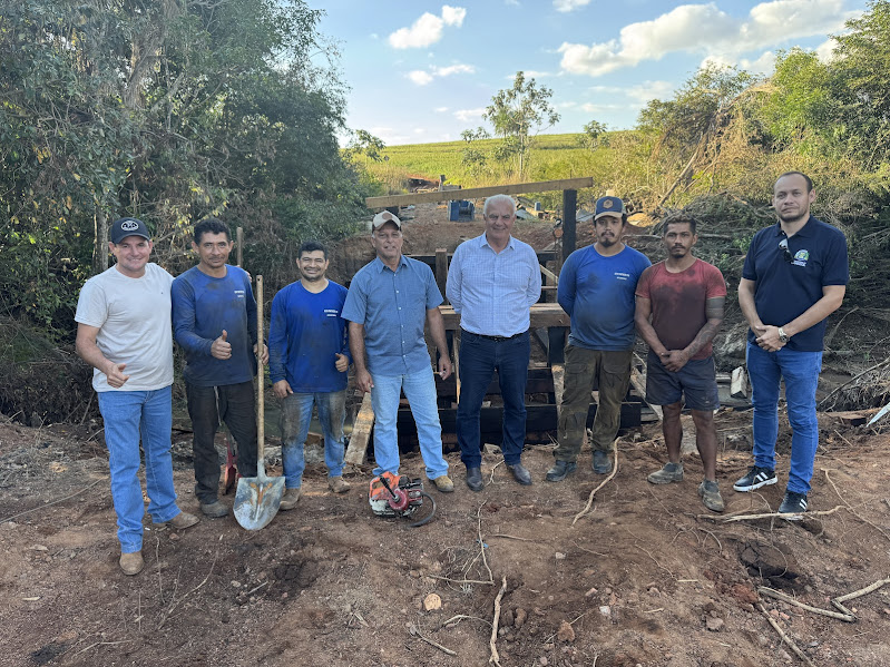 Prefeitura de Caracol reconstrói ponte sobre o Rio Campo Limpo no Alto Caracol Prefeitura de Caracol reconstrói ponte sobre o Rio Campo Limpo no Alto Caracol