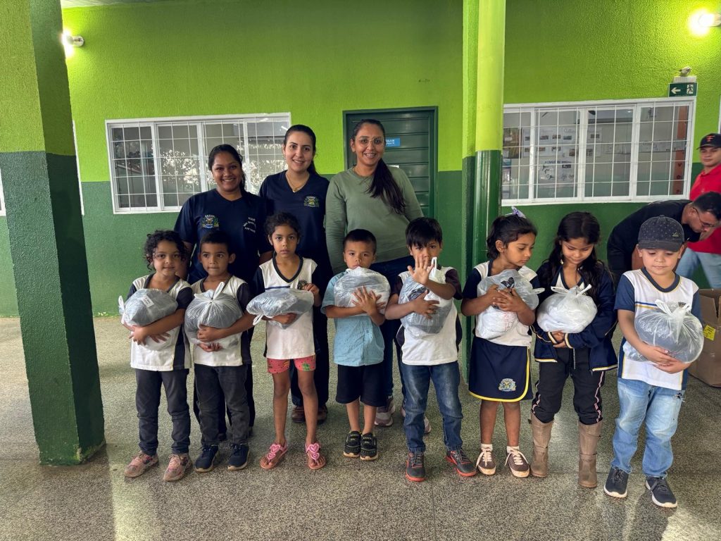 Escola Inácio Silvestre Monteiro, no Alto Caracol, entrega novos uniformes em clima de festa e desfile Escola Inácio Silvestre Monteiro, no Alto Caracol, entrega novos uniformes em clima de festa e desfile