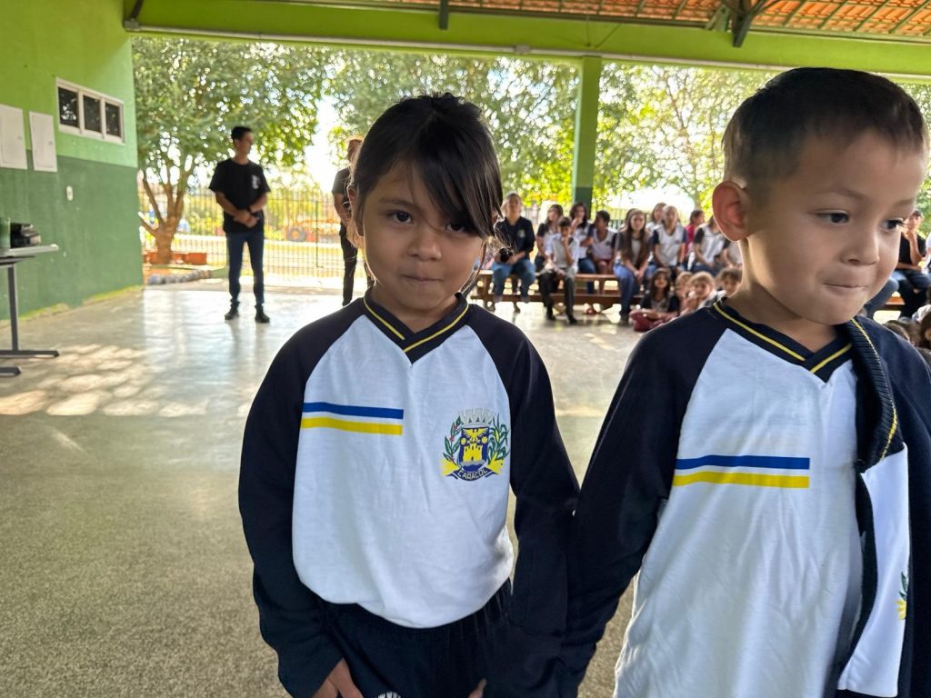 Escola Inácio Silvestre Monteiro, no Alto Caracol, entrega novos uniformes em clima de festa e desfile Escola Inácio Silvestre Monteiro, no Alto Caracol, entrega novos uniformes em clima de festa e desfile