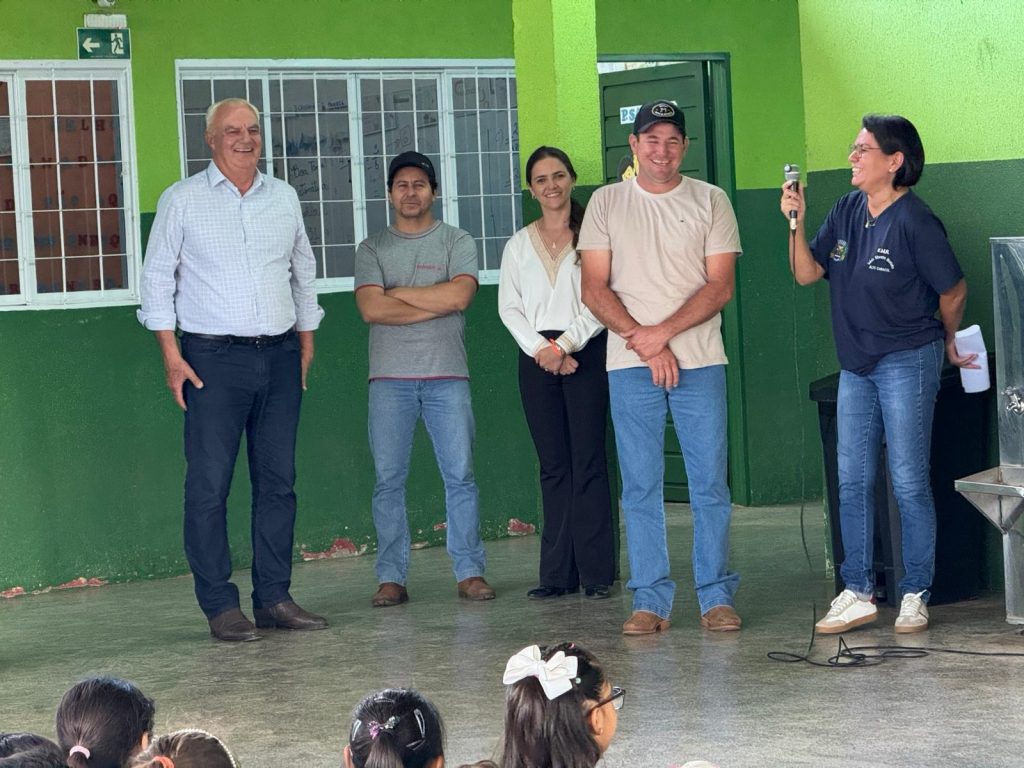 Escola Inácio Silvestre Monteiro, no Alto Caracol, entrega novos uniformes em clima de festa e desfile Escola Inácio Silvestre Monteiro, no Alto Caracol, entrega novos uniformes em clima de festa e desfile