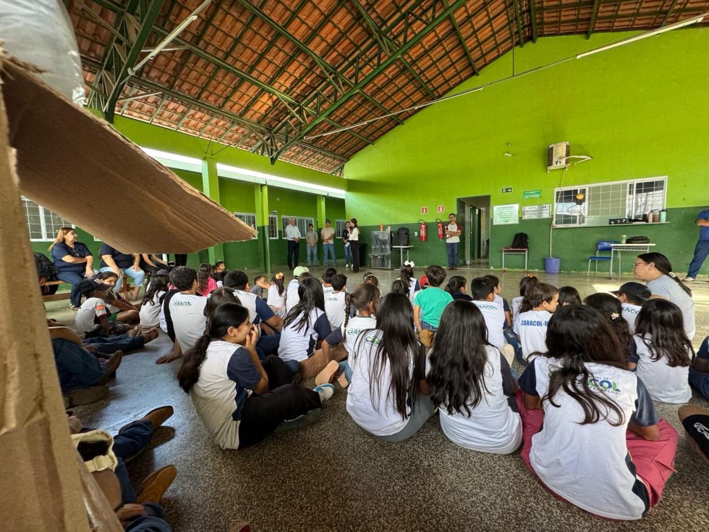 Escola Inácio Silvestre Monteiro, no Alto Caracol, entrega novos uniformes em clima de festa e desfile Escola Inácio Silvestre Monteiro, no Alto Caracol, entrega novos uniformes em clima de festa e desfile