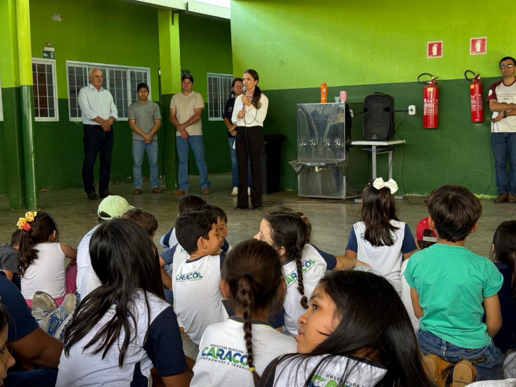 Escola Inácio Silvestre Monteiro, no Alto Caracol, entrega novos uniformes em clima de festa e desfile Escola Inácio Silvestre Monteiro, no Alto Caracol, entrega novos uniformes em clima de festa e desfile