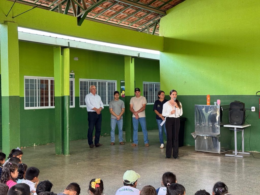 Escola Inácio Silvestre Monteiro, no Alto Caracol, entrega novos uniformes em clima de festa e desfile Escola Inácio Silvestre Monteiro, no Alto Caracol, entrega novos uniformes em clima de festa e desfile
