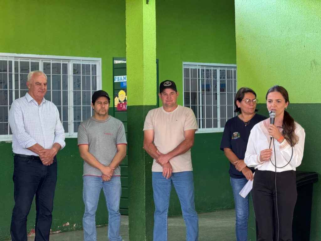 Escola Inácio Silvestre Monteiro, no Alto Caracol, entrega novos uniformes em clima de festa e desfile Escola Inácio Silvestre Monteiro, no Alto Caracol, entrega novos uniformes em clima de festa e desfile