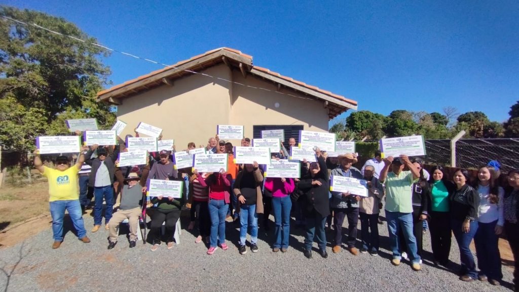 Prefeitura de Caracol entrega 26 novas casas e inaugura ponte de concreto