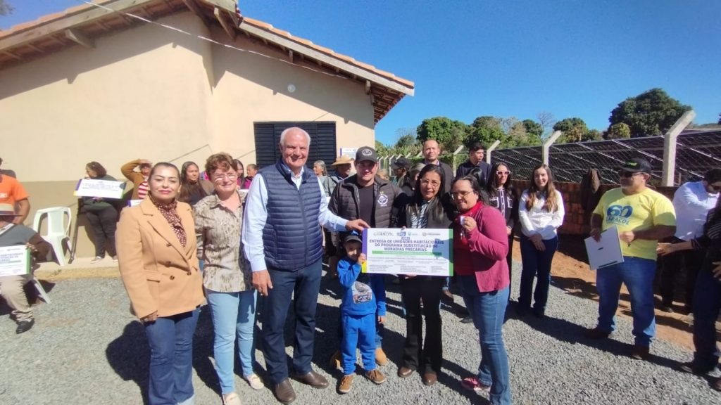 Prefeitura de Caracol entrega 26 novas casas e inaugura ponte de concreto