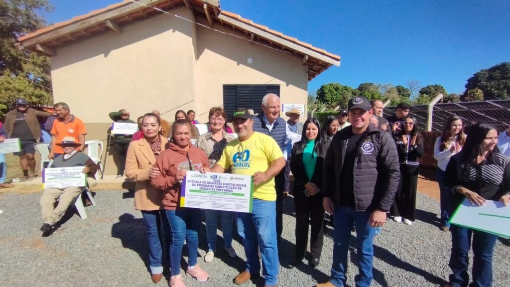 Prefeitura de Caracol entrega 26 novas casas e inaugura ponte de concreto