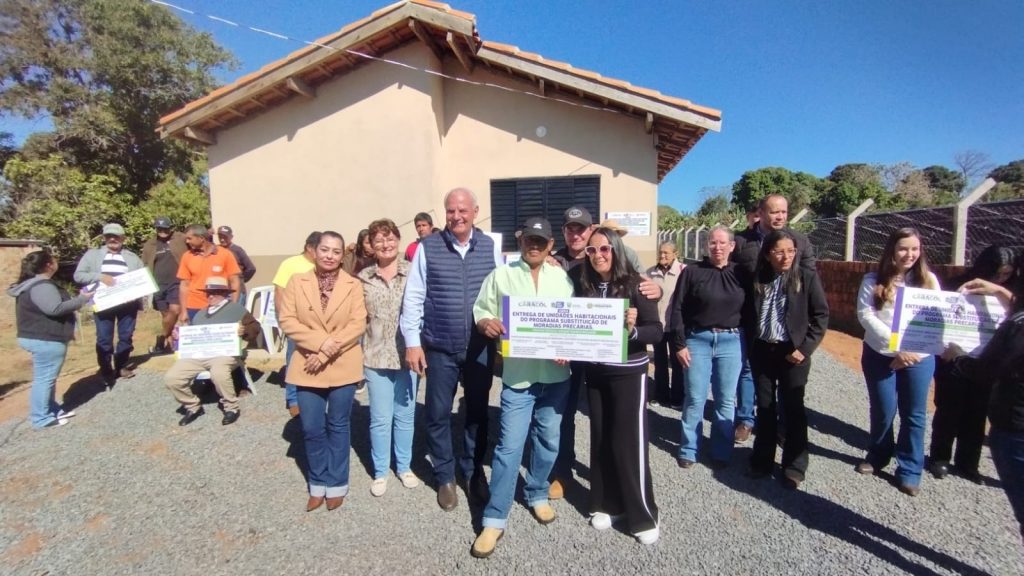 Prefeitura de Caracol entrega 26 novas casas e inaugura ponte de concreto