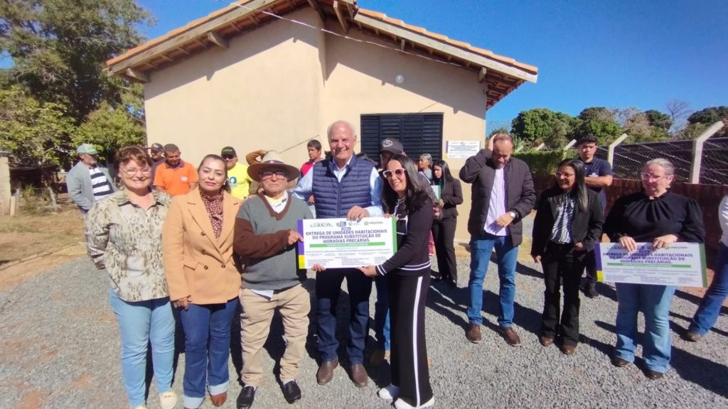 Prefeitura de Caracol entrega 26 novas casas e inaugura ponte de concreto