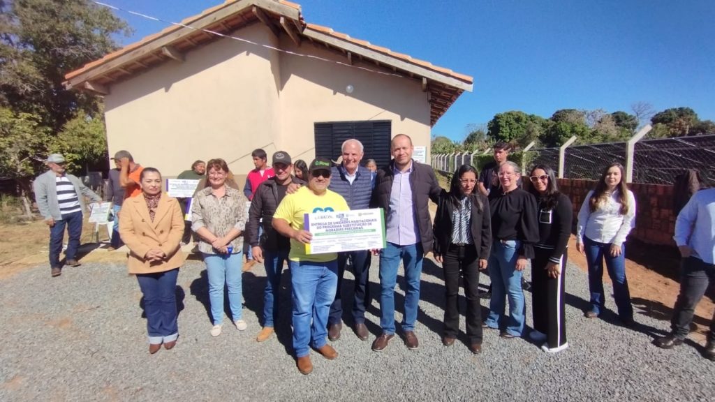 Prefeitura de Caracol entrega 26 novas casas e inaugura ponte de concreto