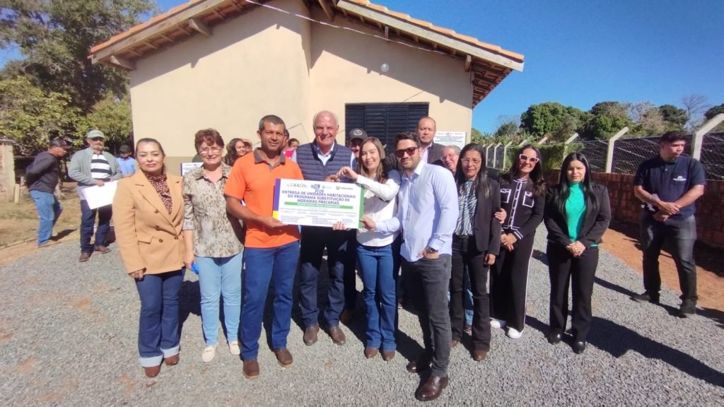 Prefeitura de Caracol entrega 26 novas casas e inaugura ponte de concreto