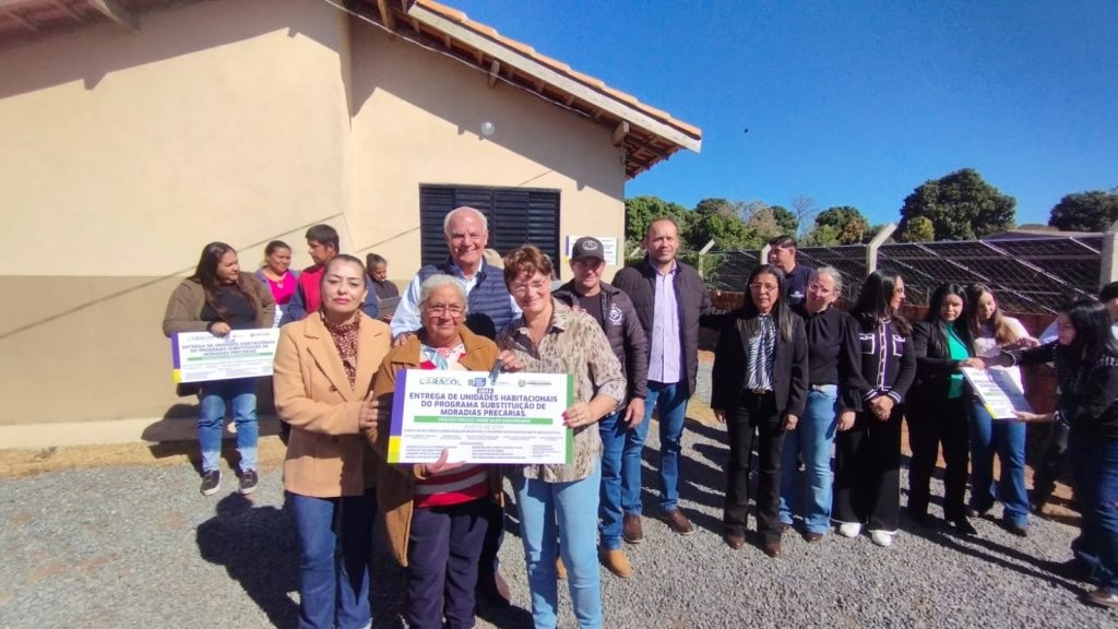 Prefeitura de Caracol entrega 26 novas casas e inaugura ponte de concreto