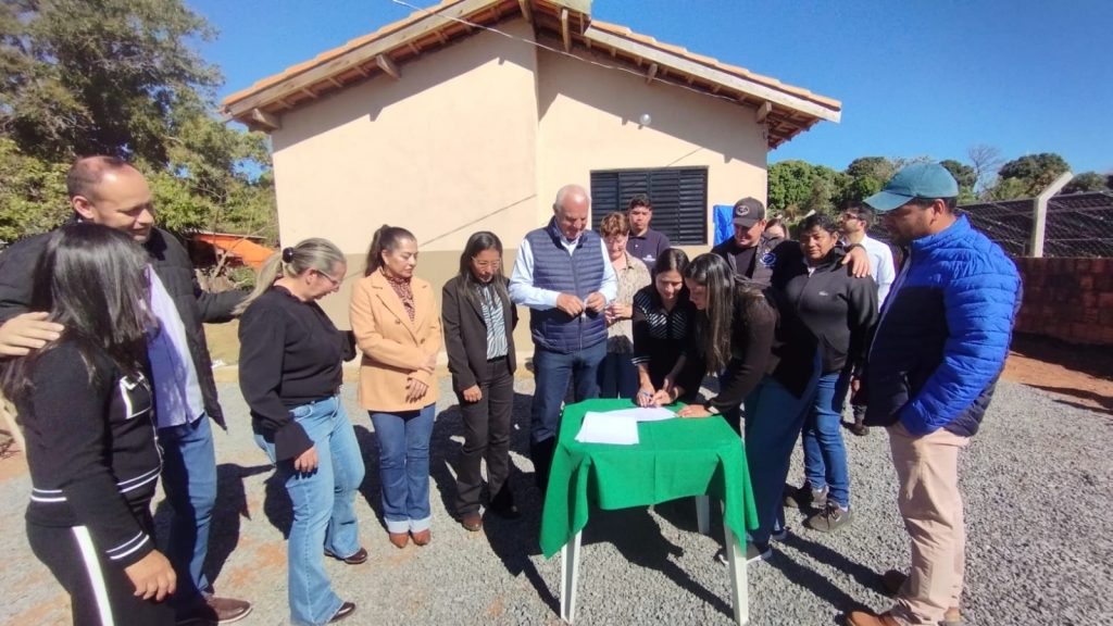 Prefeitura de Caracol entrega 26 novas casas e inaugura ponte de concreto