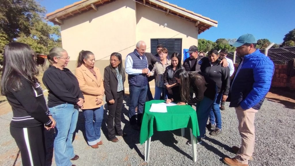 Prefeitura de Caracol entrega 26 novas casas e inaugura ponte de concreto