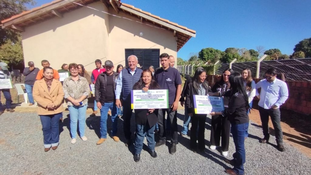 Prefeitura de Caracol entrega 26 novas casas e inaugura ponte de concreto