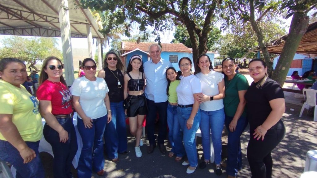 Prefeitura de Caracol promove almoço dançante para idosos do SCFV 60+ em parceria com Sicredi Prefeitura de Caracol promove almoço dançante para idosos do SCFV 60+ em parceria com Sicredi