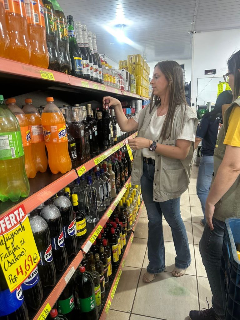 Secretaria Municipal de Saúde de Caracol realiza ações de fiscalização e orientação de combate a fraudes em bebidas