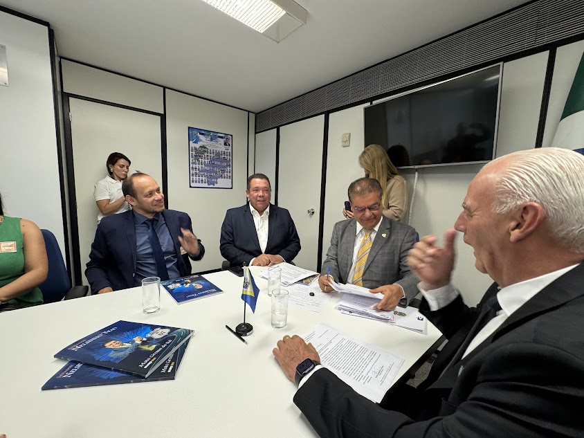 Prefeito Carlos Humberto Pagliosa e vereadores celebram resultados de viagem a Brasília Prefeito Carlos Humberto Pagliosa e vereadores celebram resultados de viagem a Brasília