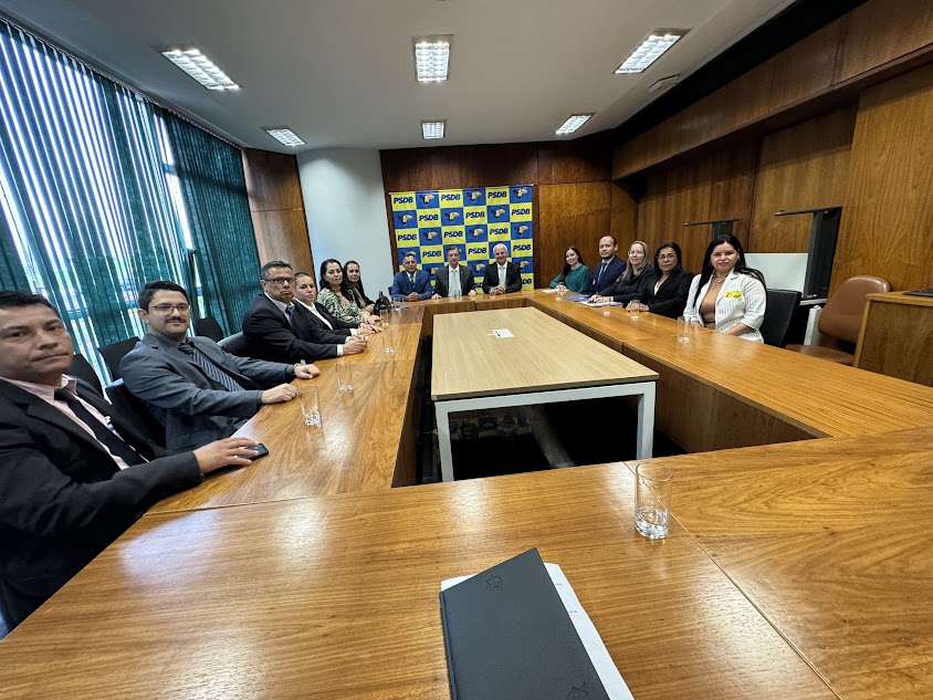 Prefeito Carlos Humberto Pagliosa e vereadores celebram resultados de viagem a Brasília Prefeito Carlos Humberto Pagliosa e vereadores celebram resultados de viagem a Brasília