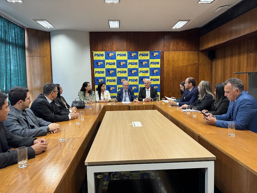 Prefeito Carlos Humberto Pagliosa e vereadores celebram resultados de viagem a Brasília Prefeito Carlos Humberto Pagliosa e vereadores celebram resultados de viagem a Brasília