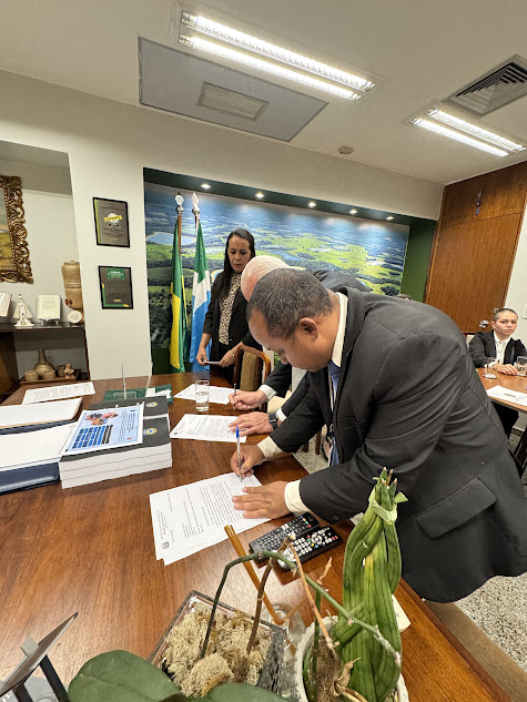 Prefeito Carlos Humberto Pagliosa e vereadores celebram resultados de viagem a Brasília Prefeito Carlos Humberto Pagliosa e vereadores celebram resultados de viagem a Brasília