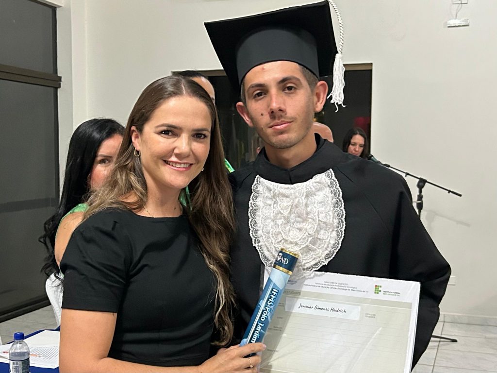 Caracol celebra formatura da primeira turma do Curso Técnico em Administração do Instituto Federal