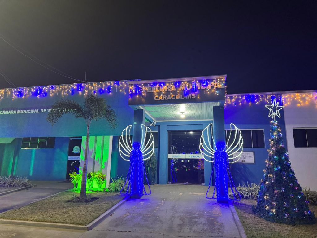 Em Caracol, Papai Noel chega de nave extraterrestre e encanta multidão no Natal de Luzes