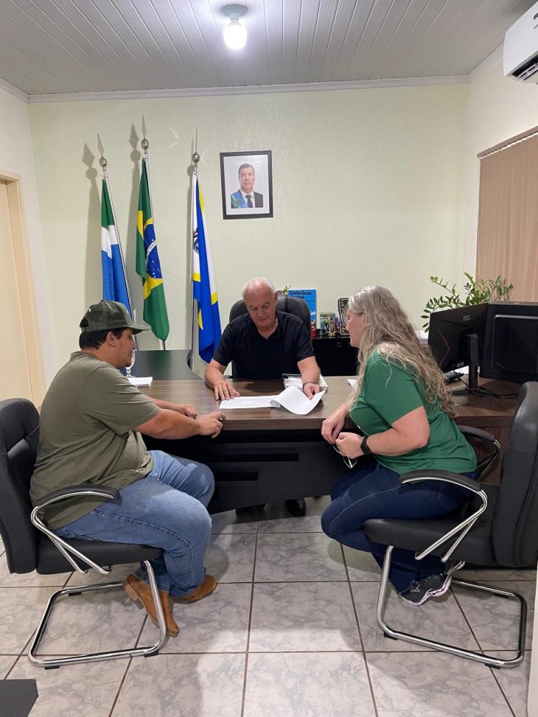 Prefeitura de Caracol injeta quase R$ 7 milhões na economia local com pagamento de folhas, 13º e abono Prefeitura de Caracol injeta quase R$ 7 milhões na economia local com pagamento de folhas, 13º e abono