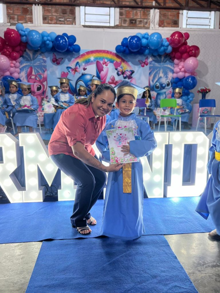 Escola Rural Inácio Silvestre Monteiro, no Alto Caracol, realiza formatura da Pré-Escola e do 9º ano