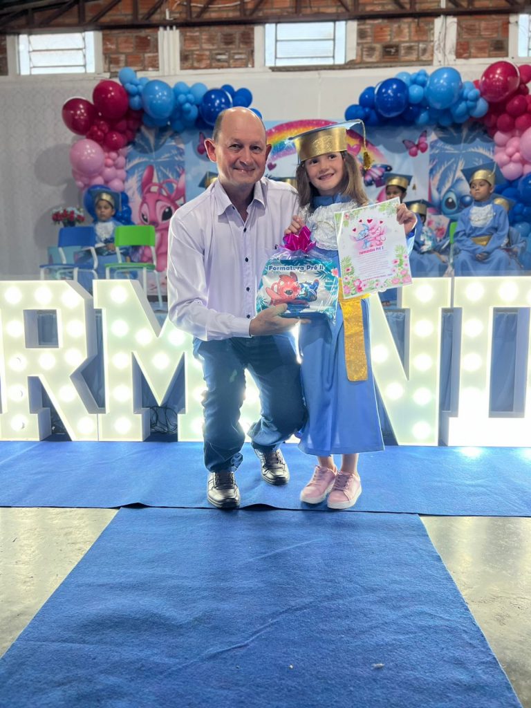 Escola Rural Inácio Silvestre Monteiro, no Alto Caracol, realiza formatura da Pré-Escola e do 9º ano