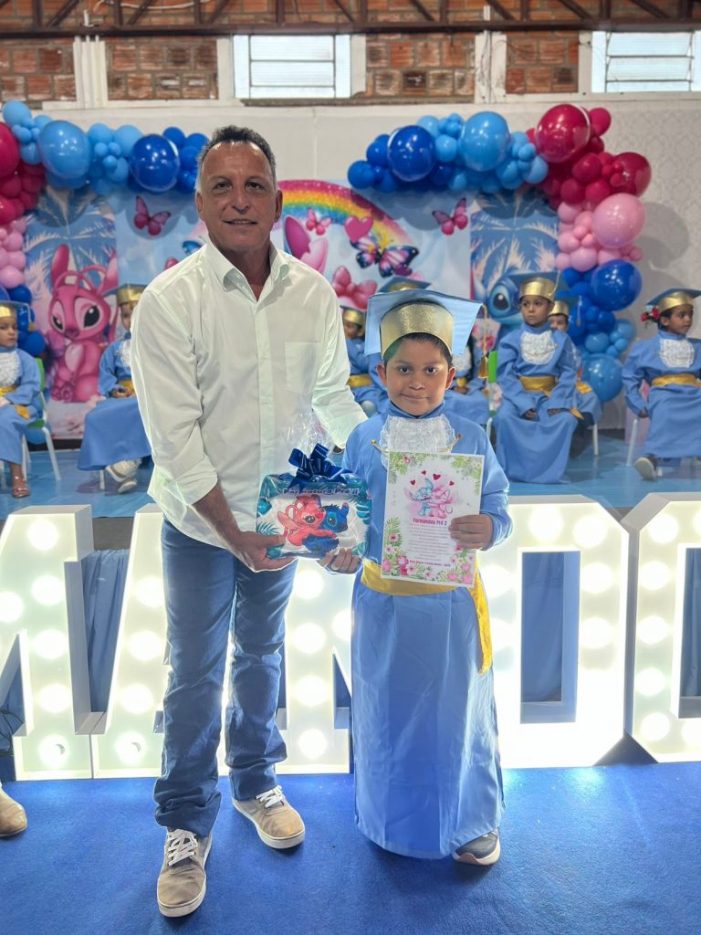 Escola Rural Inácio Silvestre Monteiro, no Alto Caracol, realiza formatura da Pré-Escola e do 9º ano