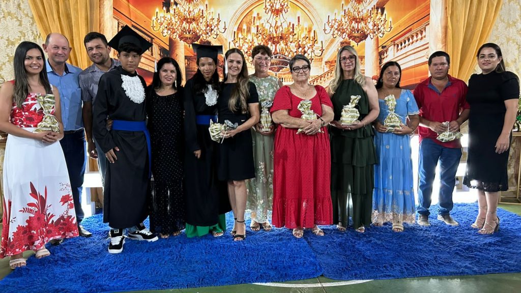 Formatura do 9� ano da Escola Jo�o Jos� Leite da Silva marca encerramento de ciclo em Caracol