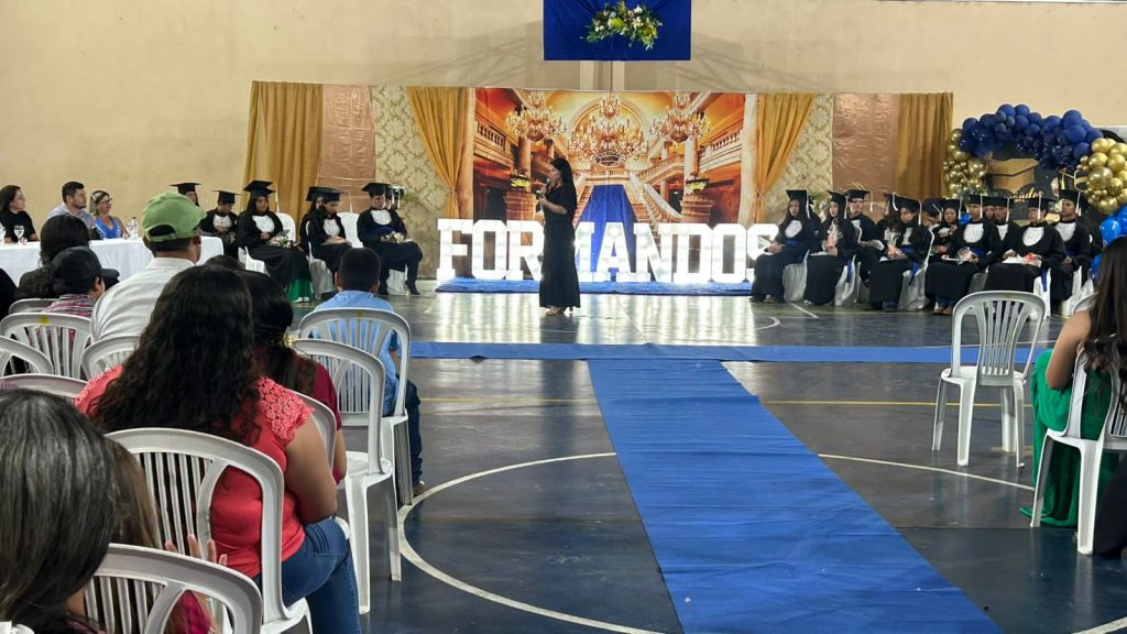 Formatura do 9� ano da Escola Jo�o Jos� Leite da Silva marca encerramento de ciclo em Caracol