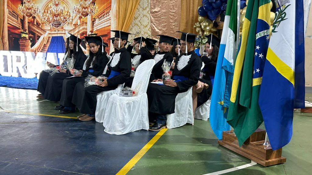 Formatura do 9� ano da Escola Jo�o Jos� Leite da Silva marca encerramento de ciclo em Caracol