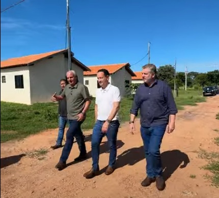 Secretário da Casa Civil, Walter Carneiro Filho, visita Caracol e acompanha obras do Governo do Estado