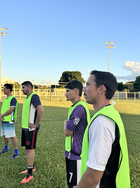Prefeito Neco Pagliosa acompanha início dos preparativos do time de Caracol para a Copa Assomasul 2026